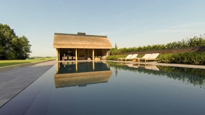 ontwerp infinitypool voor wellness tuin