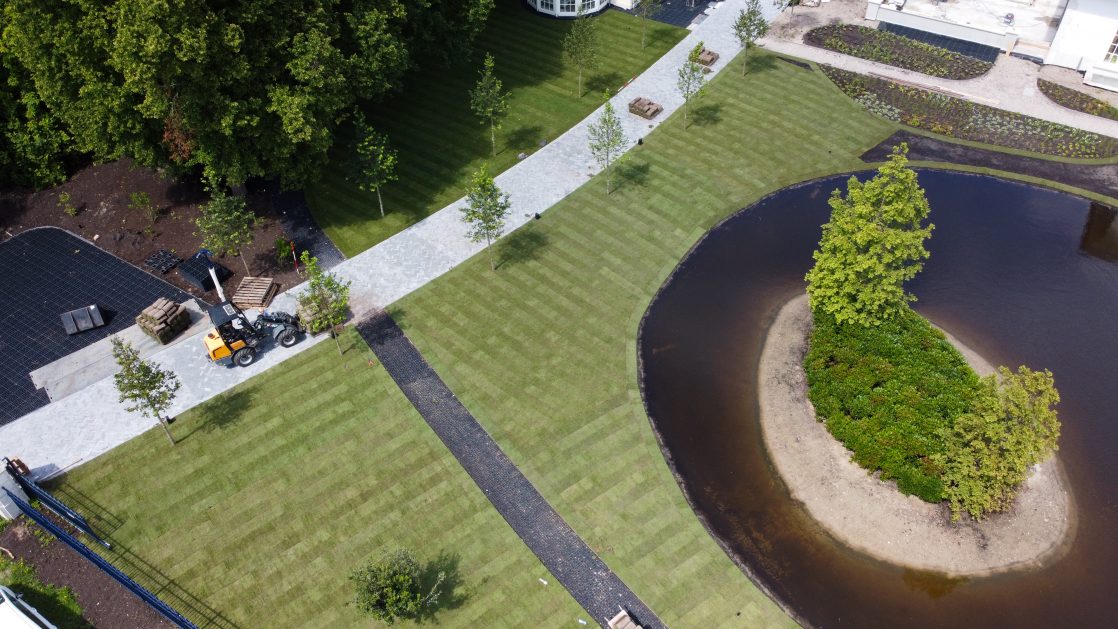 ontwerp villatuin met oprijlaan
